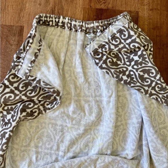 Cotton Gray and White Patterned Bath Towel Skirt - Picture 5 of 8
